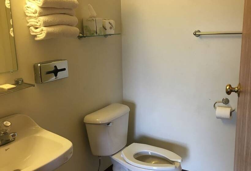 غرفة قياسية ثلاثية, Tarragon Motel