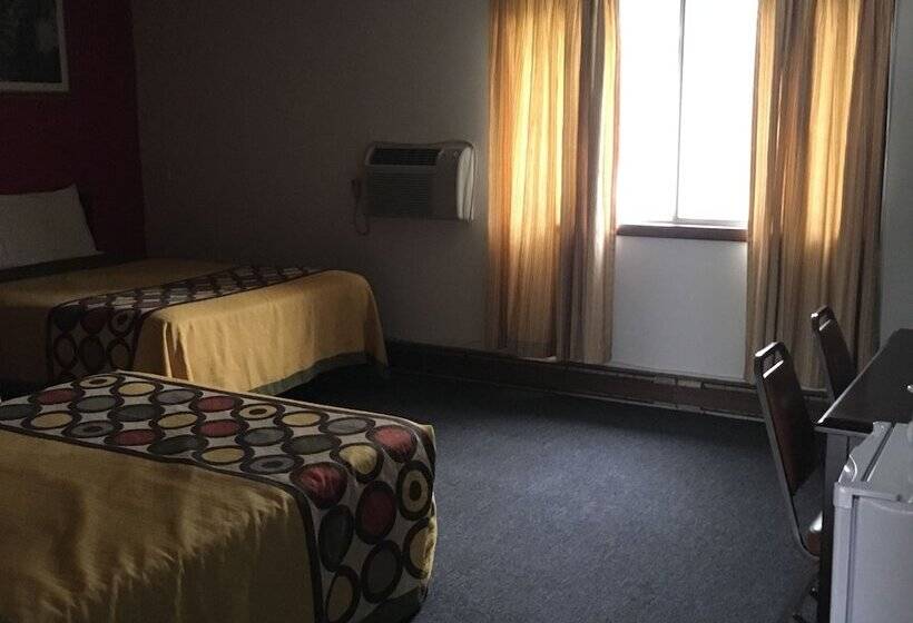 غرفة قياسية ثلاثية, Tarragon Motel