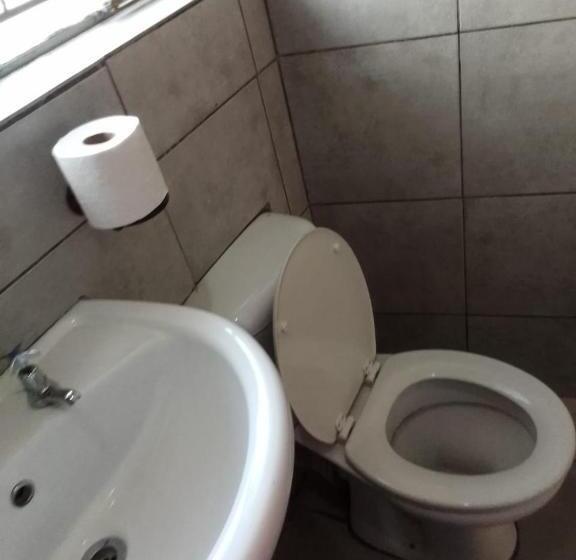 اتاق لوکس, 7 Geelhout Ave