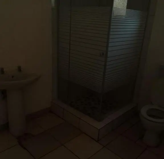 اتاق استاندارد, 7 Geelhout Ave