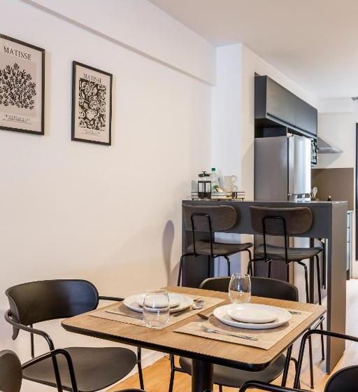 إستوديو قياسى مطل على البحر, Baliñas Boutique