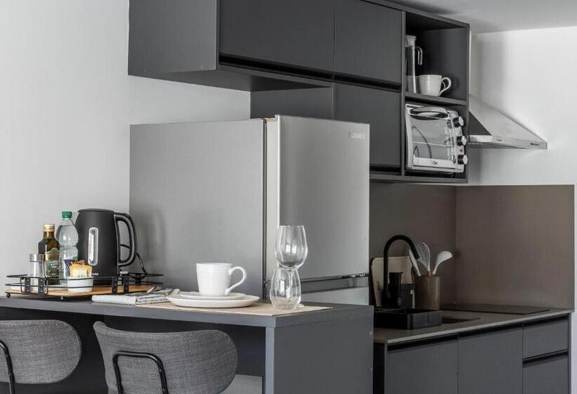 إستوديو ديلوكس, Baliñas Boutique