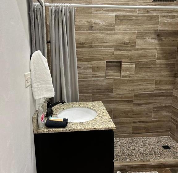 اتاق لوکس, Gabs Place Bed And Breakfast