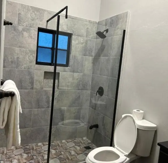 اتاق استاندارد با چشم‌انداز استخر, Gabs Place Bed And Breakfast