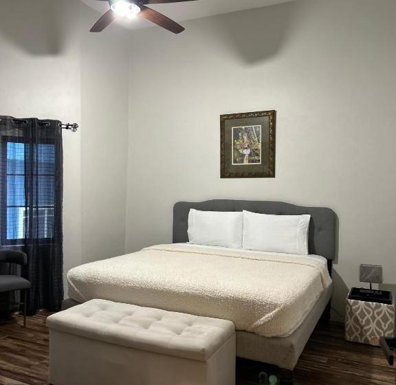 اتاق استاندارد با تخت بزرگ, Gabs Place Bed And Breakfast