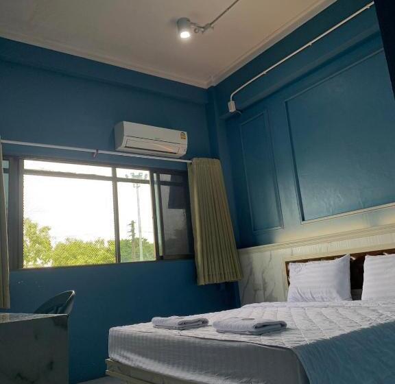 Номер Deluxe, โรงเเรมลพบุรีซิตี้ Lopburi City