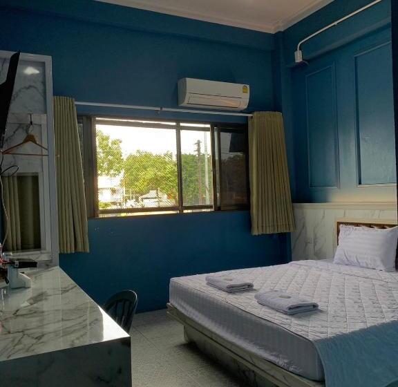 Номер Deluxe, โรงเเรมลพบุรีซิตี้ Lopburi City