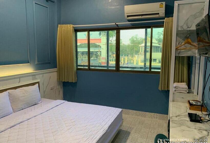 Номер Deluxe, โรงเเรมลพบุรีซิตี้ Lopburi City