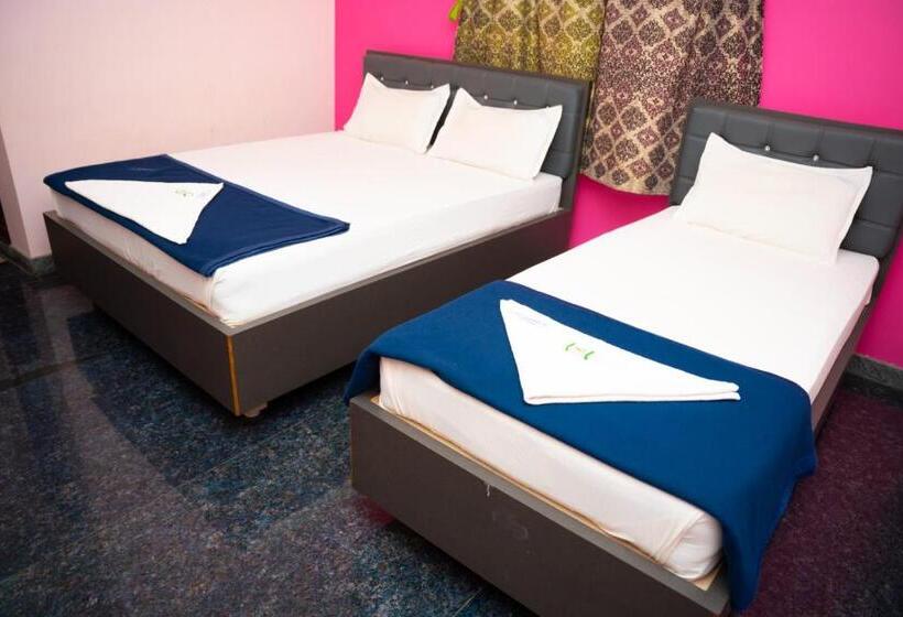 标准三人间, Sri Shanmuga