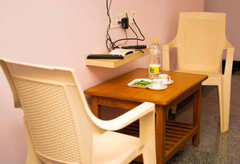 חדר משפחתי דלוקס, Sri Shanmuga