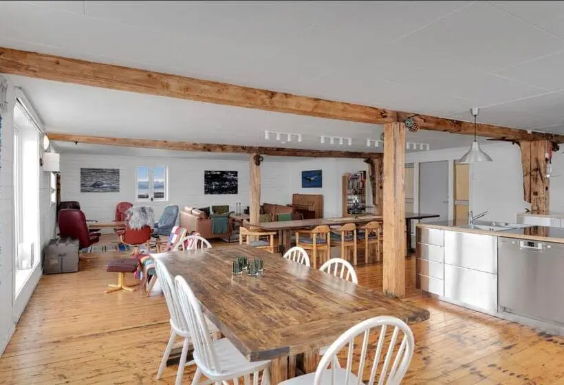 اتاق استاندارد با چشم‌انداز, Arctic Ocean Lodge