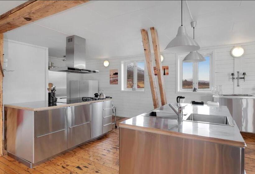 Номер Стандарт Трехместный, Arctic Ocean Lodge