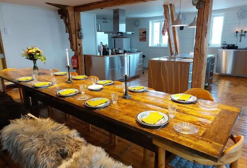 اتاق استاندارد سه نفره, Arctic Ocean Lodge