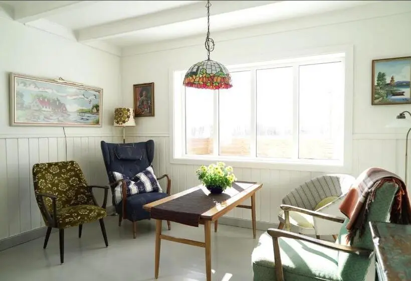 اتاق استاندارد با چشم‌انداز دریا, Arctic Ocean Lodge