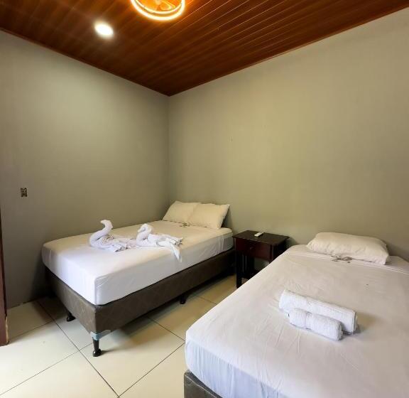 스탠다드 트리플 룸, Madroño Hostel