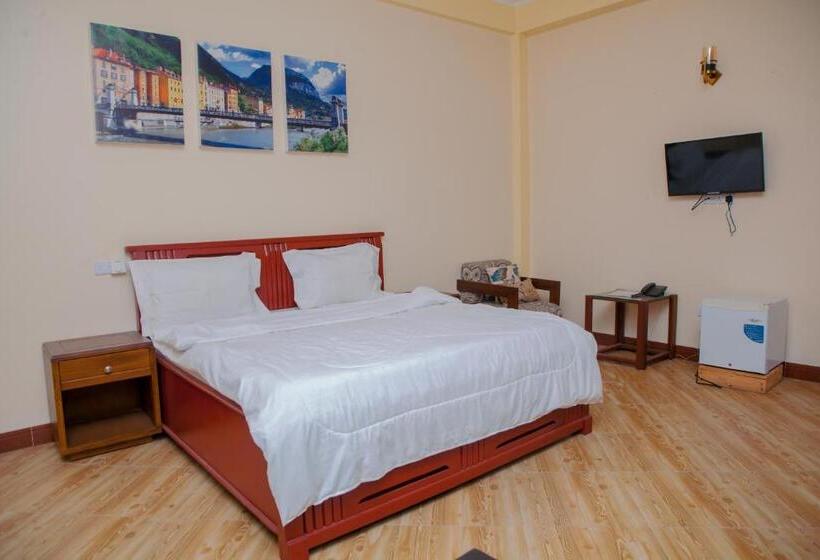 سوئیت با بالکن, Butiama Hotel Chanika