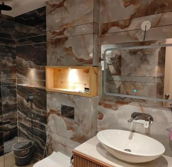 Quarto deluxe, Edisson