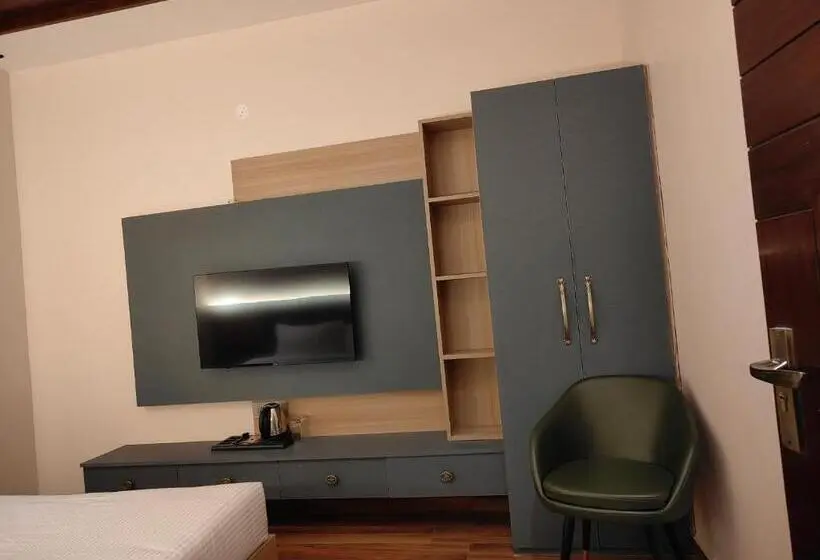 Quarto Familiar, Edisson