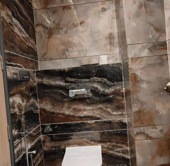 Quarto Familiar, Edisson