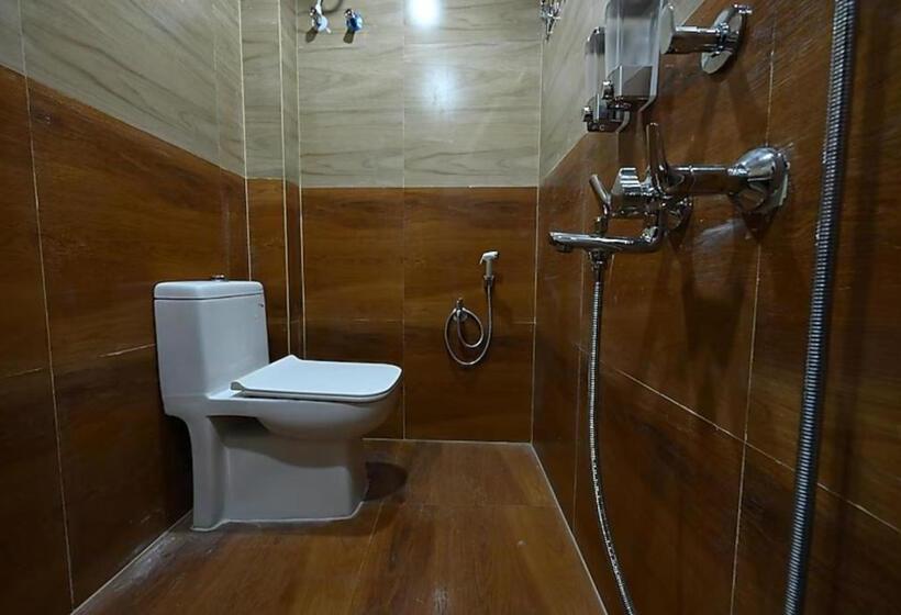 Deluxe Room, Grg Hotel Moon Ct Road Puri Near Sea Beach   Family Friendly