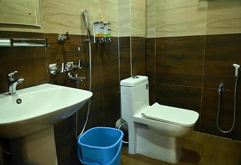 Deluxe Room, Grg Hotel Moon Ct Road Puri Near Sea Beach   Family Friendly