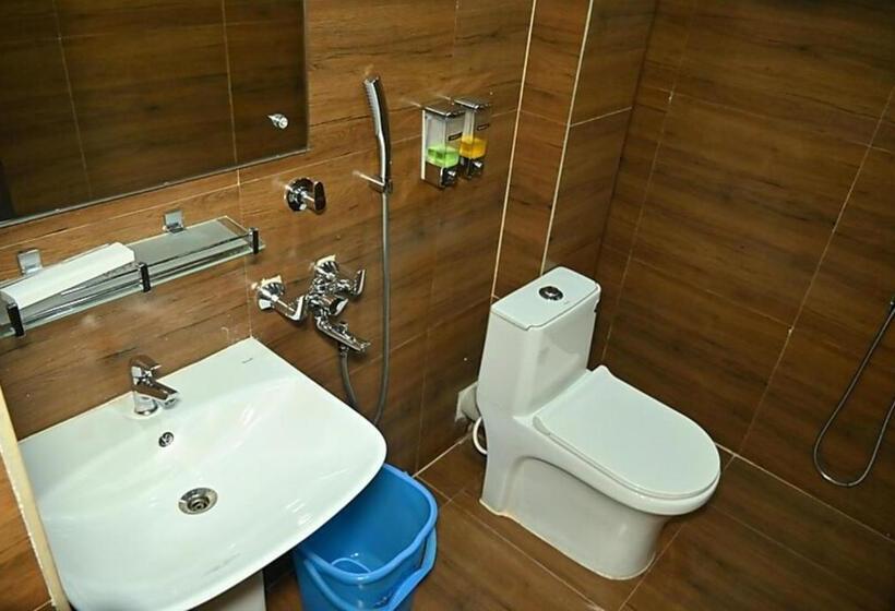 Deluxe Room King Size Bed, Grg Hotel Moon Ct Road Puri Near Sea Beach   Family Friendly