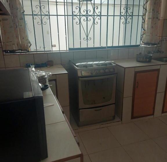 1 Szobás Apartman, Kenedy