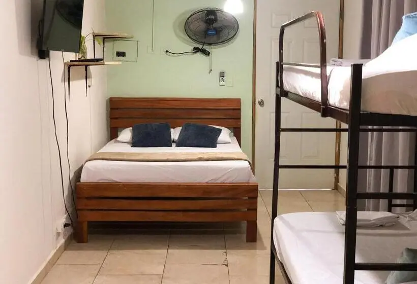 スタンダードトリプルルーム, Hostal Síndigo