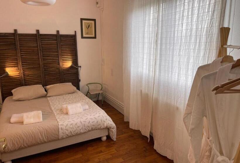 غرفة قياسية حمام مشترك, La Chambre Verte Du Gite De Vendome