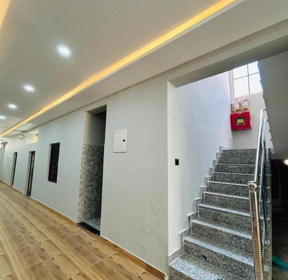 غرفة قياسية, Padmakar Kashi