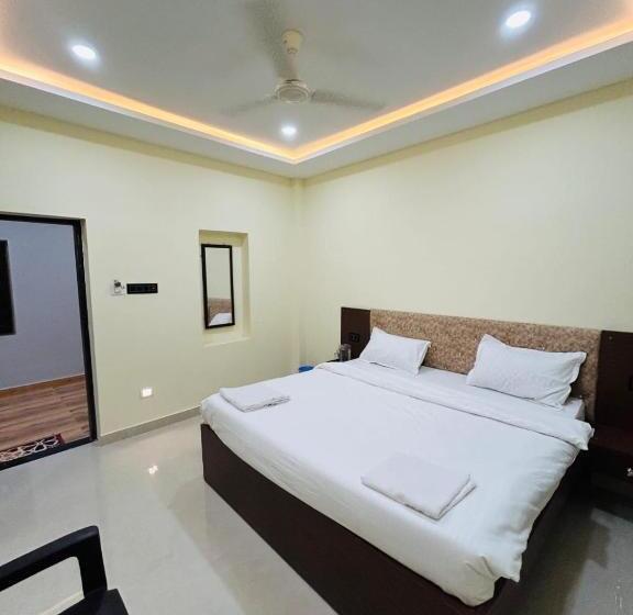 غرفة قياسية, Padmakar Kashi