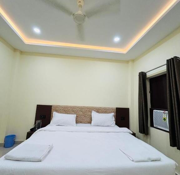 غرفة قياسية, Padmakar Kashi