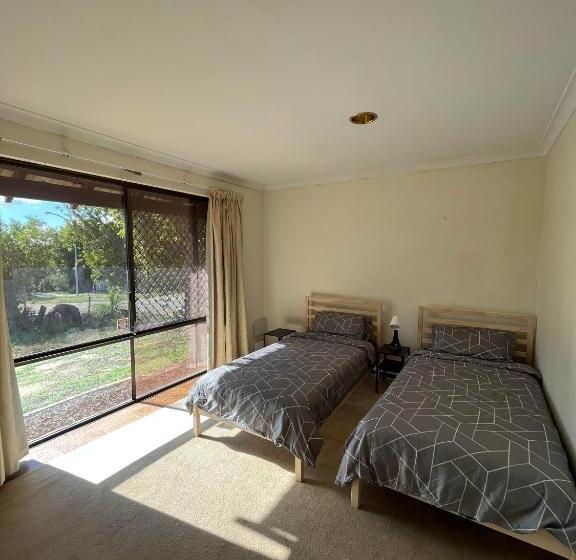 اتاق استاندارد یک نفره, Green Annan House