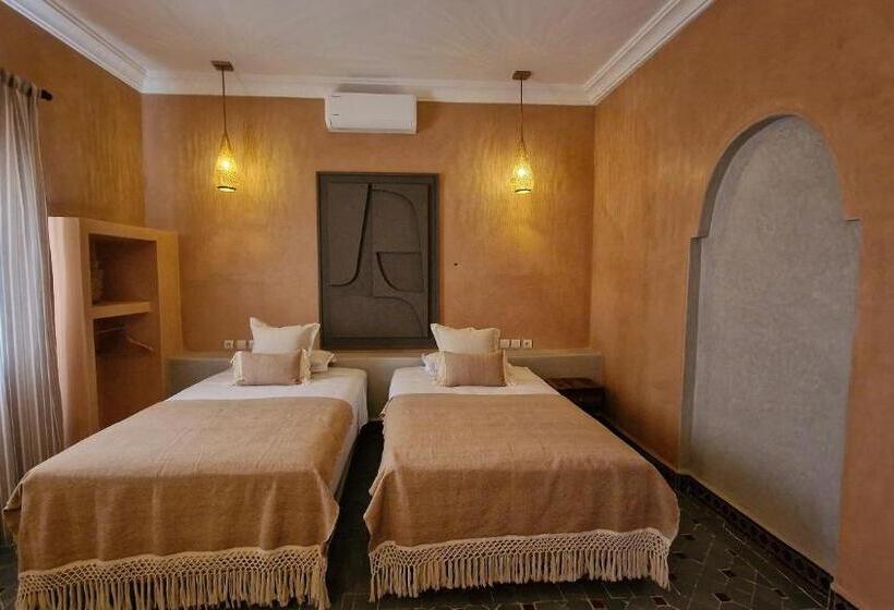 اتاق لوکس سه تخته, Riad Villa Amood