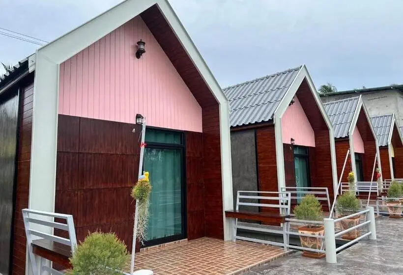 キングサイズベッドのスタンダードルーム, Tanaporn Resort Bangsaphan