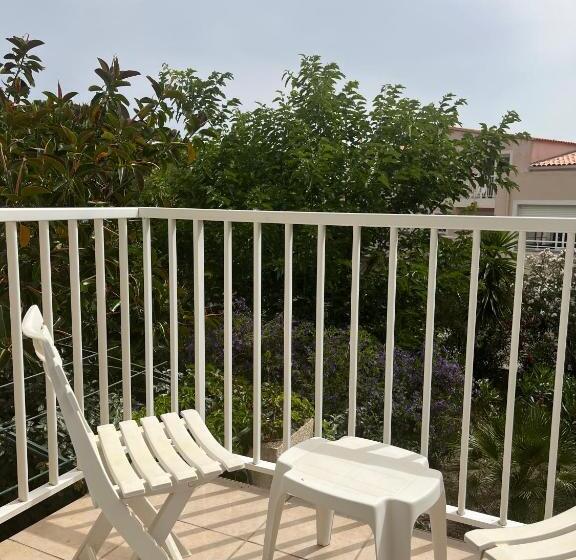 إستديو قياسى مزود بشرفة, Argentu