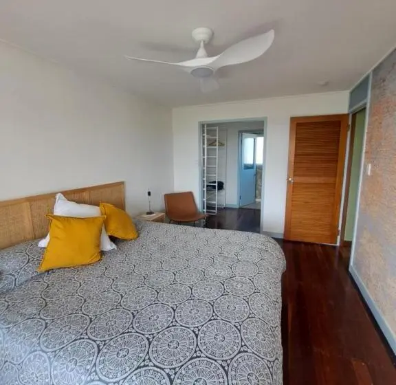 キングサイズベッドのスタンダードルーム, Brisbane 1960s Pool House