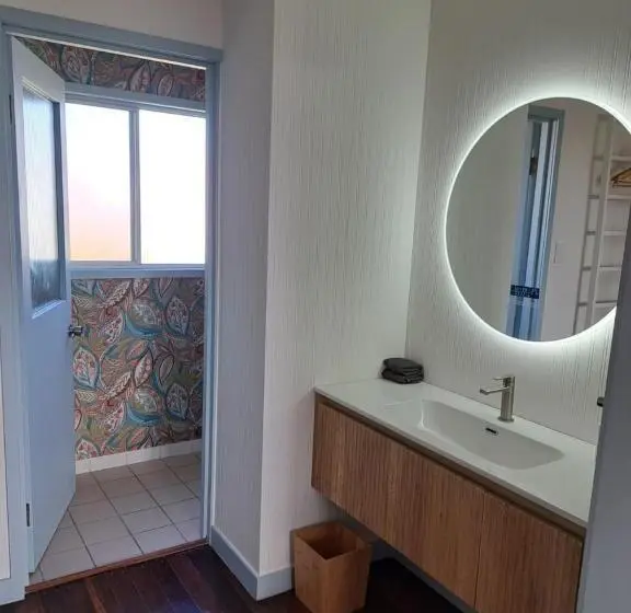 キングサイズベッドのスタンダードルーム, Brisbane 1960s Pool House