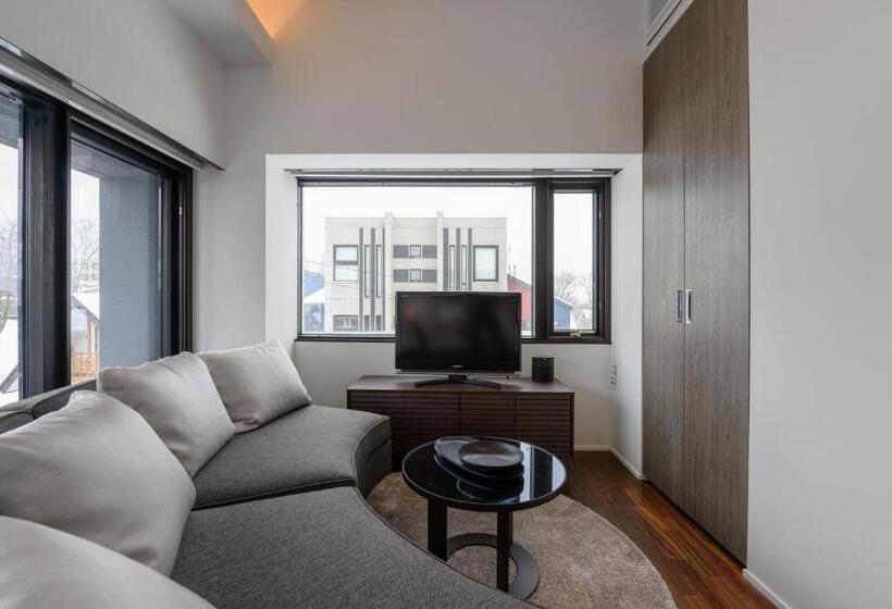 استودیوی استاندارد, Hinzan