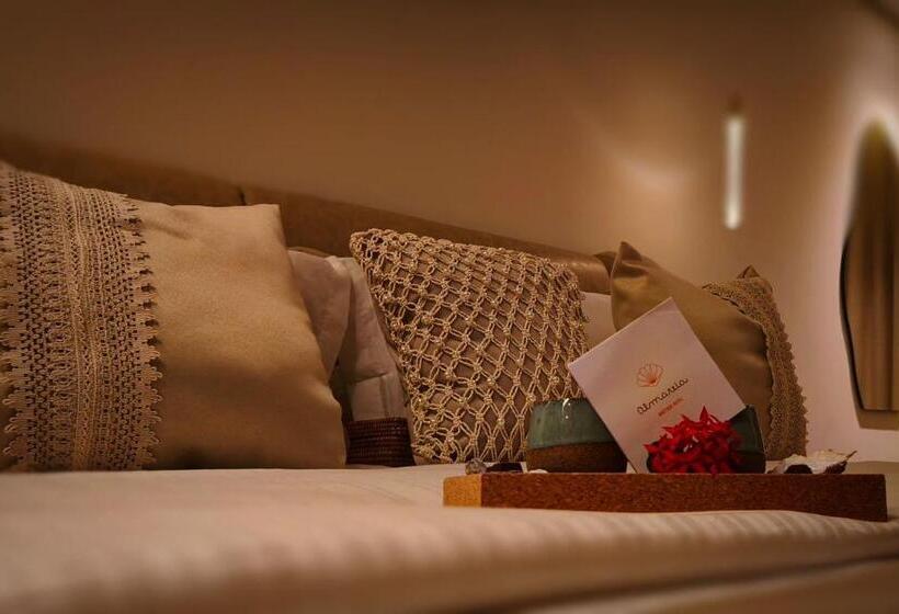 Люкс Кровать Кинг, Almareia Boutique