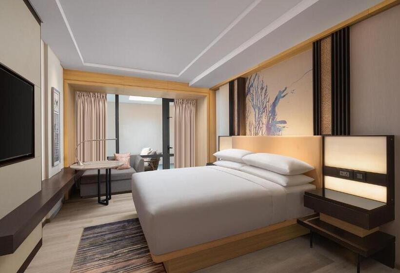 سوئیت با تخت بزرگ, Courtyard By Marriott Goa Colva