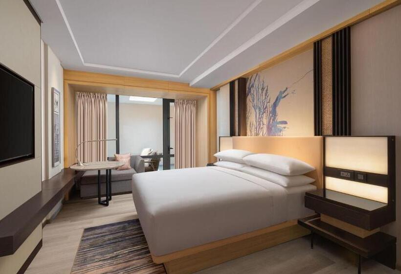 سوئیت با تخت بزرگ, Courtyard By Marriott Goa Colva