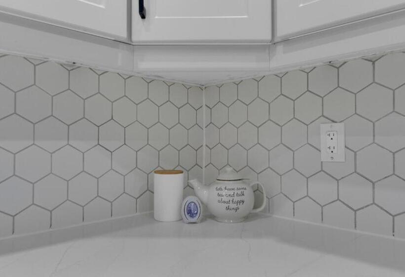 וילה בת 2 חדרי שינה, Crescentwood Properties