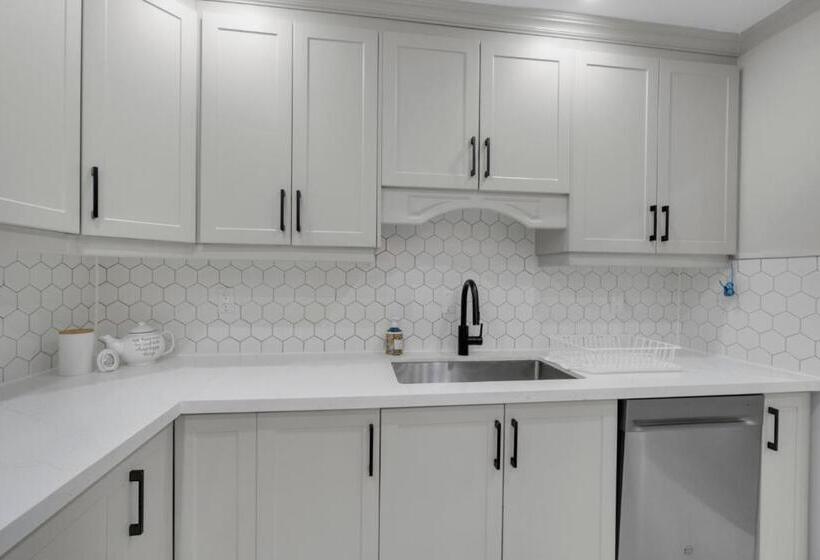 וילה בת 2 חדרי שינה, Crescentwood Properties