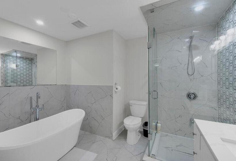 וילה בת 2 חדרי שינה, Crescentwood Properties