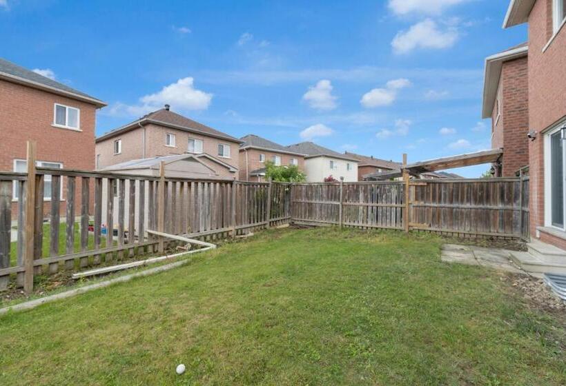 דירת 4 חדרים, Crescentwood Properties