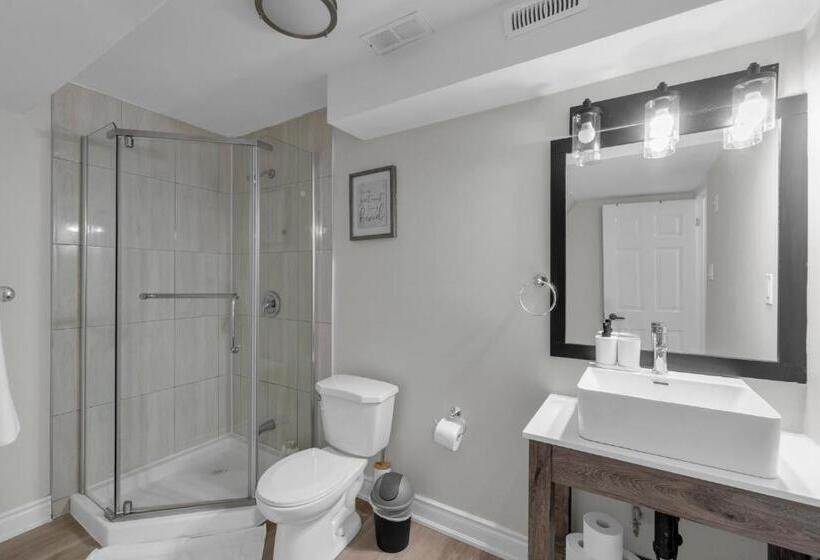 דירת 4 חדרים, Crescentwood Properties