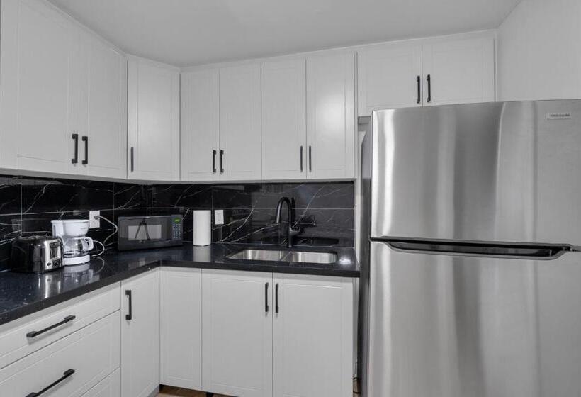 דירת 4 חדרים, Crescentwood Properties