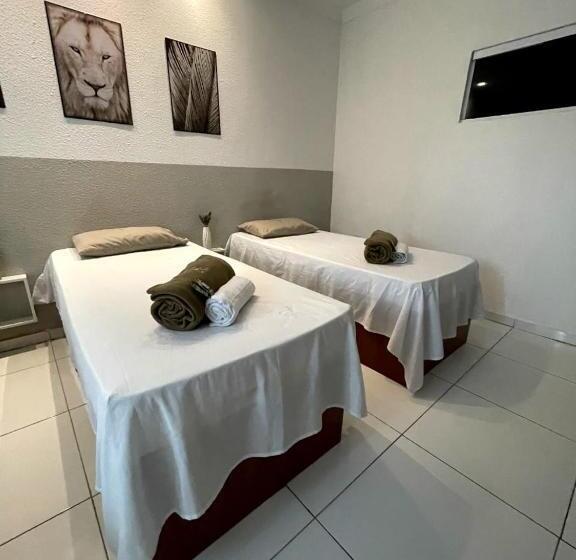 スタンダードルーム, Leda Rafael