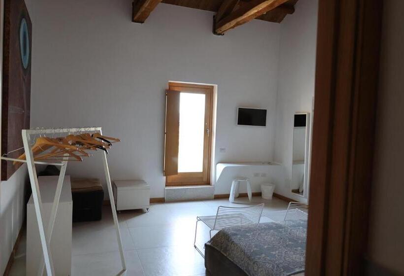 חדר דחוקס עם מיטת קינג, Masseria Campitelli Suite